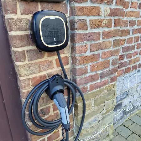 Blanc Bleu Sauna Et Jacuzzi Privatif Borne De Recharge Rochefort