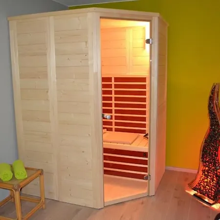 Blanc Bleu Sauna Et Jacuzzi Privatif Borne De Recharge Ferienhaus Rochefort