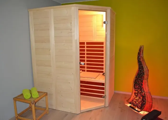Blanc Bleu Sauna Et Jacuzzi Privatif Borne De Recharge Nyaraló Rochefort